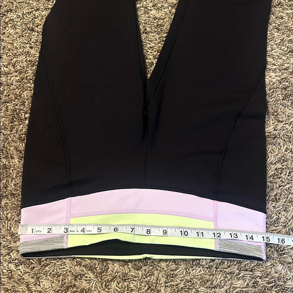 Lululemon Cropped Leggings Size 8 - Picture 4 of 8